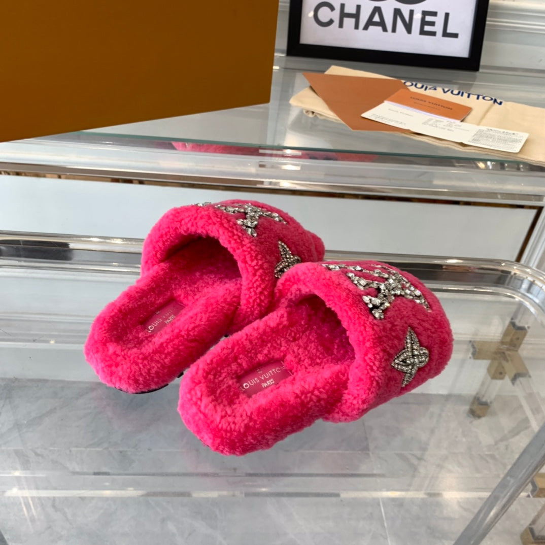 LV WOMEN'S PASEO FLAT SLIPPER IN DEEP PINK FLEECE - 35
