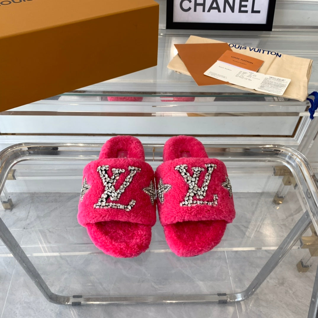 LV WOMEN'S PASEO FLAT SLIPPER IN DEEP PINK FLEECE - 35
