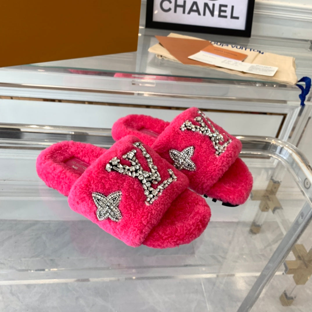 LV WOMEN'S PASEO FLAT SLIPPER IN DEEP PINK FLEECE - 35