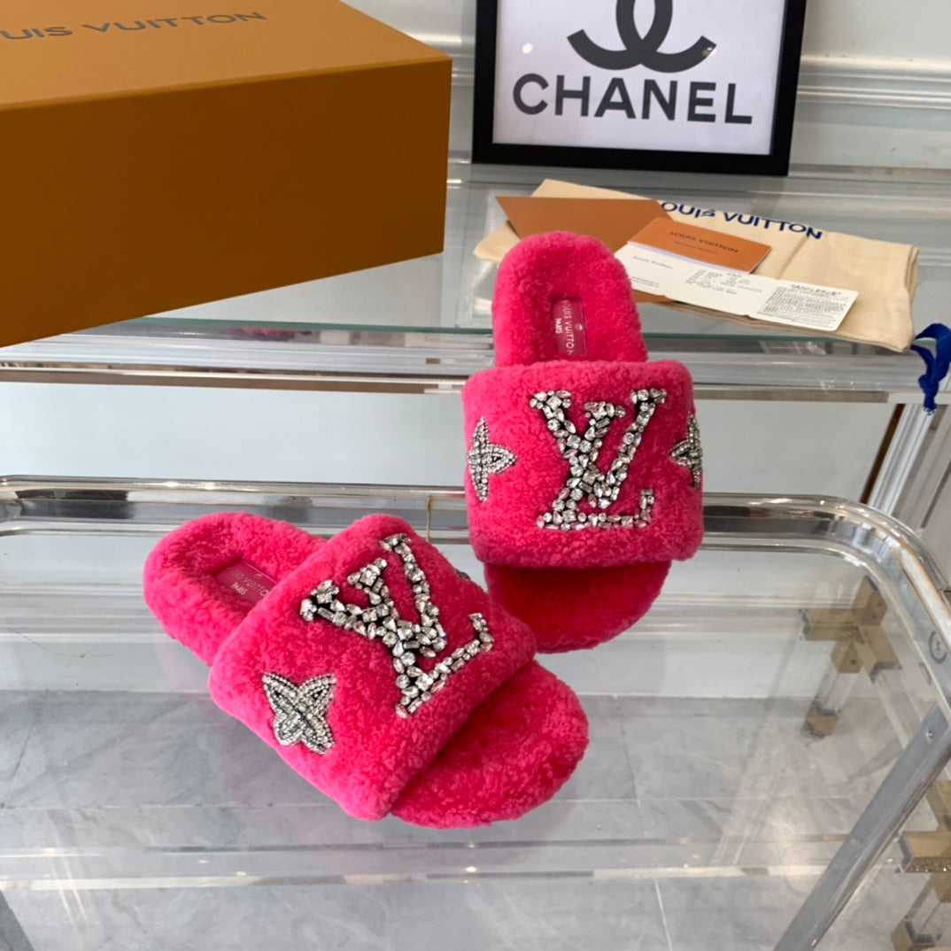 LV WOMEN'S PASEO FLAT SLIPPER IN DEEP PINK FLEECE - 35