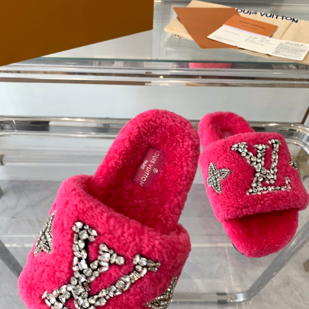 LV WOMEN'S PASEO FLAT SLIPPER IN DEEP PINK FLEECE - 35