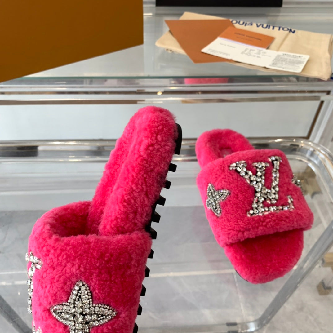 LV WOMEN'S PASEO FLAT SLIPPER IN DEEP PINK FLEECE - 35