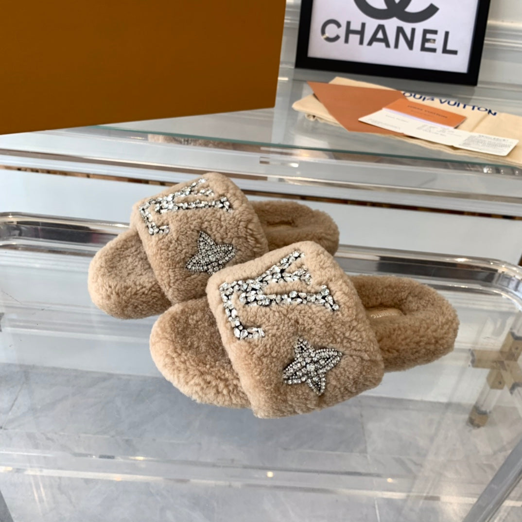 LV WOMEN'S PASEO FLAT SLIPPER IN TAN BROWN FLEECE - 35