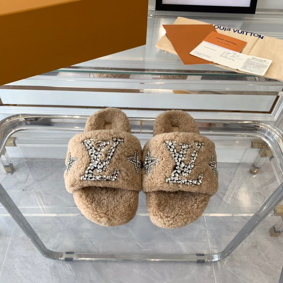 LV WOMEN'S PASEO FLAT SLIPPER IN TAN BROWN FLEECE - 35