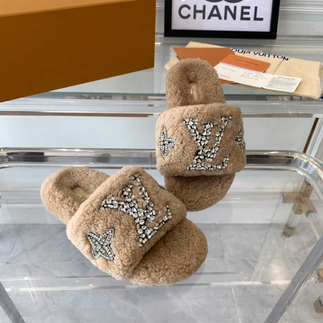 LV WOMEN'S PASEO FLAT SLIPPER IN TAN BROWN FLEECE - 35