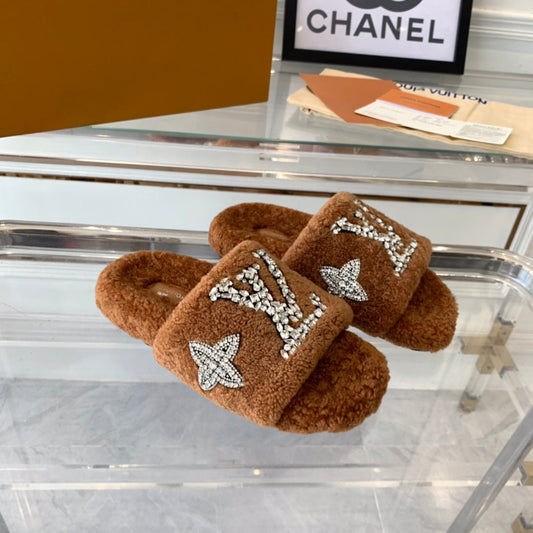 LV WOMEN'S PASEO FLAT SLIPPER IN CINNAMON BROWN FLEECE - 35