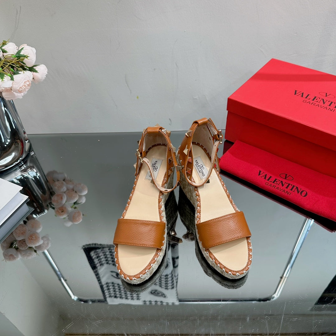ROCKSTUD WEDGE 85 MM IN BRONZE BROWN CALFSKIN - 35