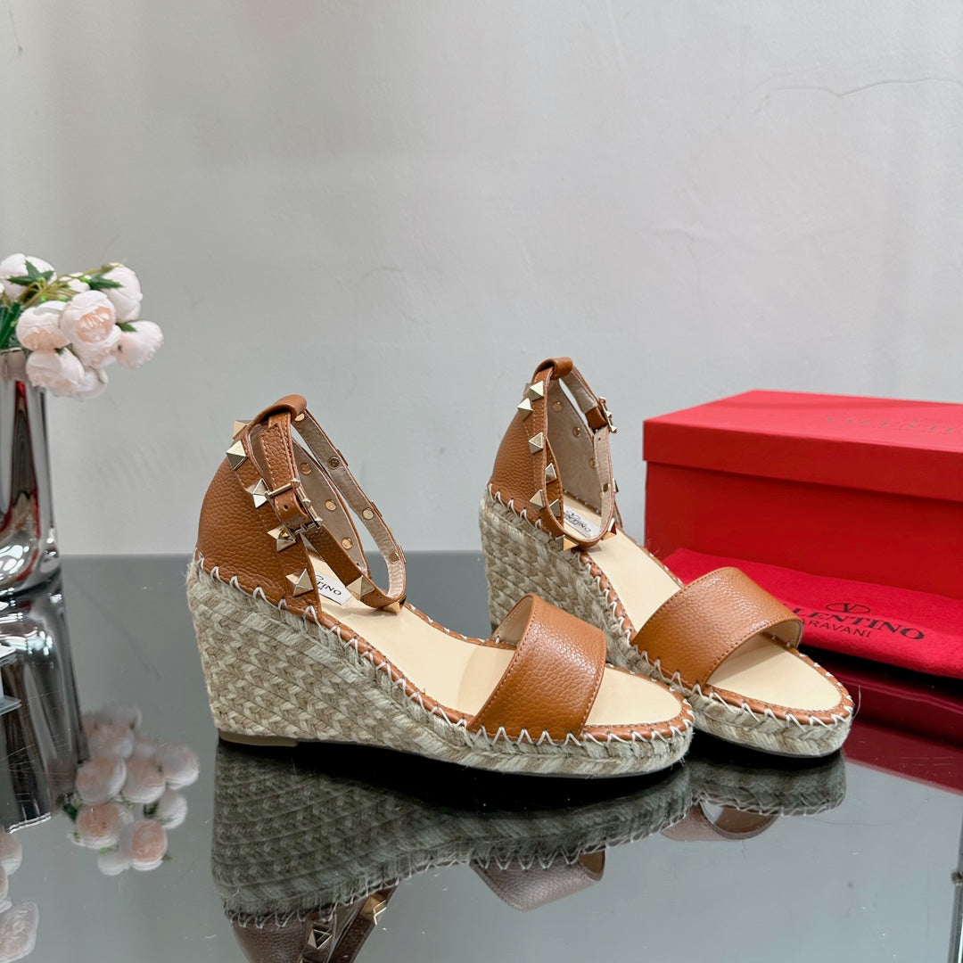 ROCKSTUD WEDGE 85 MM IN BRONZE BROWN CALFSKIN - 35