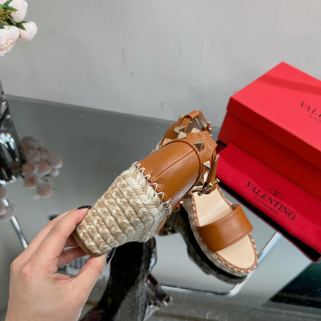 ROCKSTUD WEDGE 85 MM IN BRONZE BROWN CALFSKIN - 35