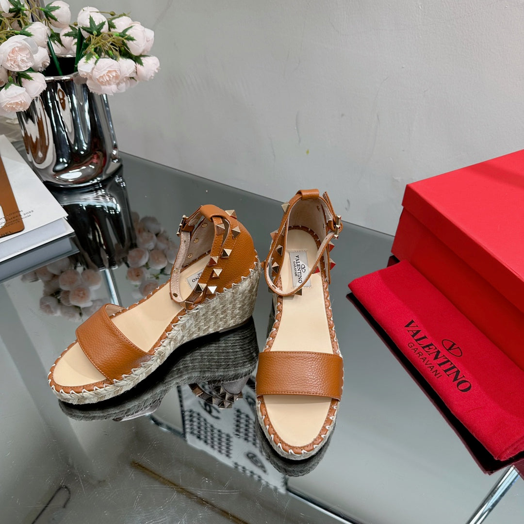 ROCKSTUD WEDGE 85 MM IN BRONZE BROWN CALFSKIN - 35