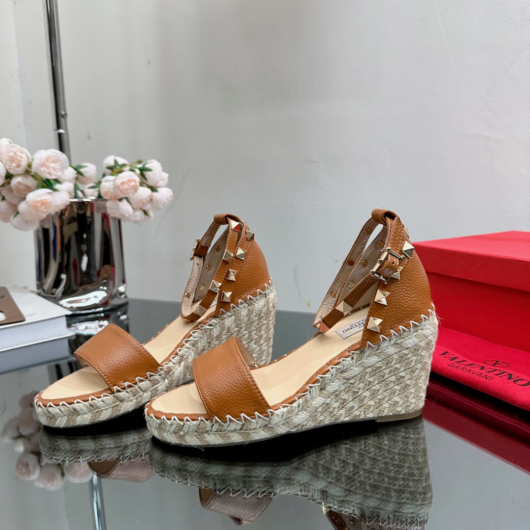 ROCKSTUD WEDGE 85 MM IN BRONZE BROWN CALFSKIN - 35