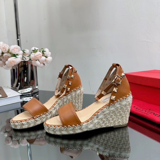 ROCKSTUD WEDGE 85 MM IN BRONZE BROWN CALFSKIN - 35