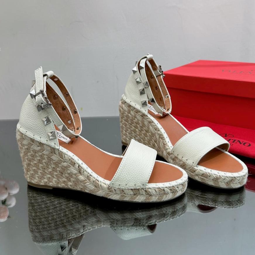 ROCKSTUD WEDGE 85 MM IN WHITE CALFSKIN - 35