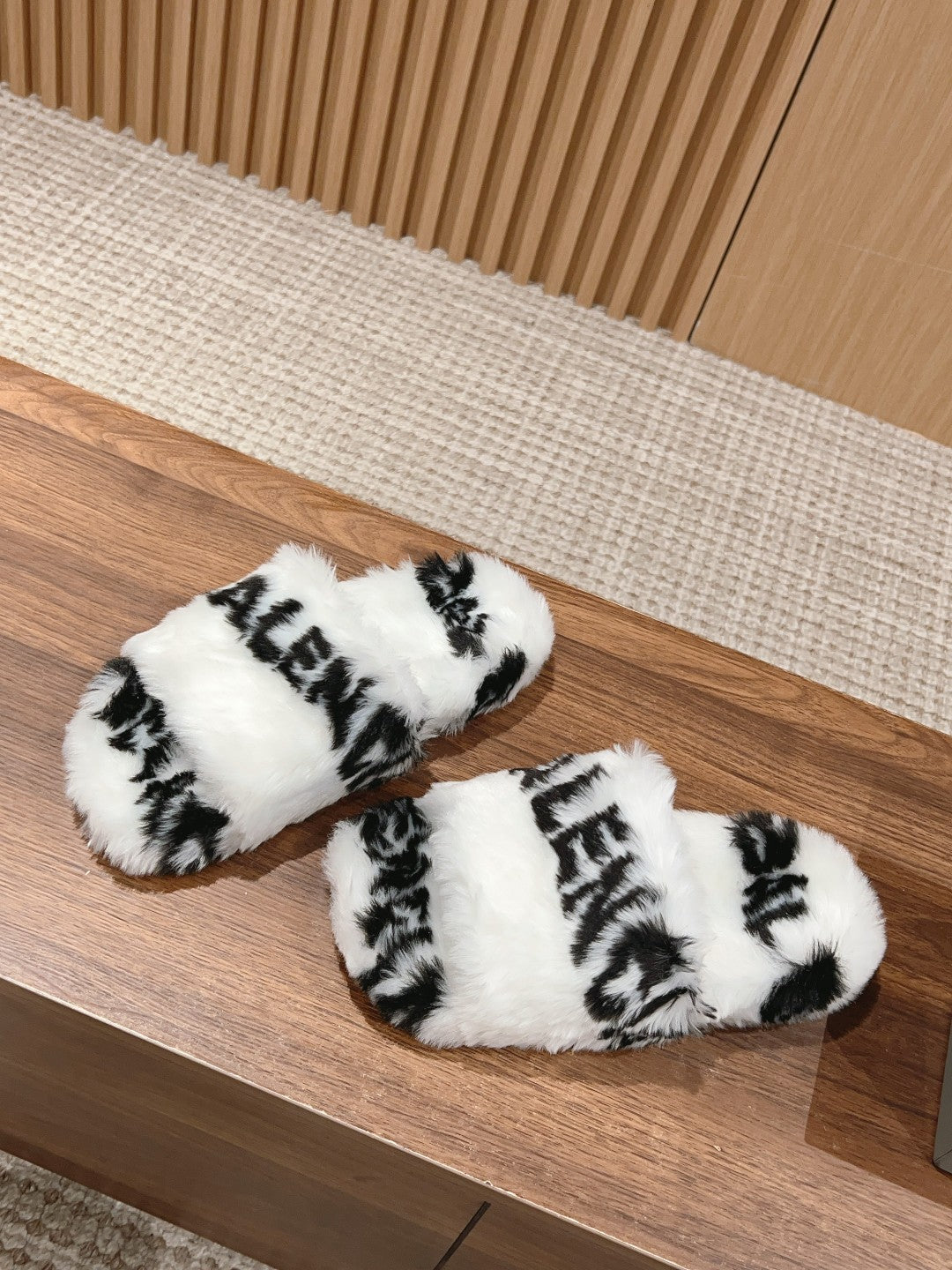 LAMB WOOL SLIPPER WHITE MIX BLACK - 35