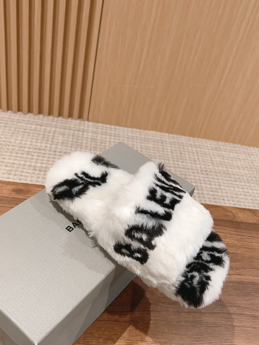 LAMB WOOL SLIPPER WHITE MIX BLACK - 35
