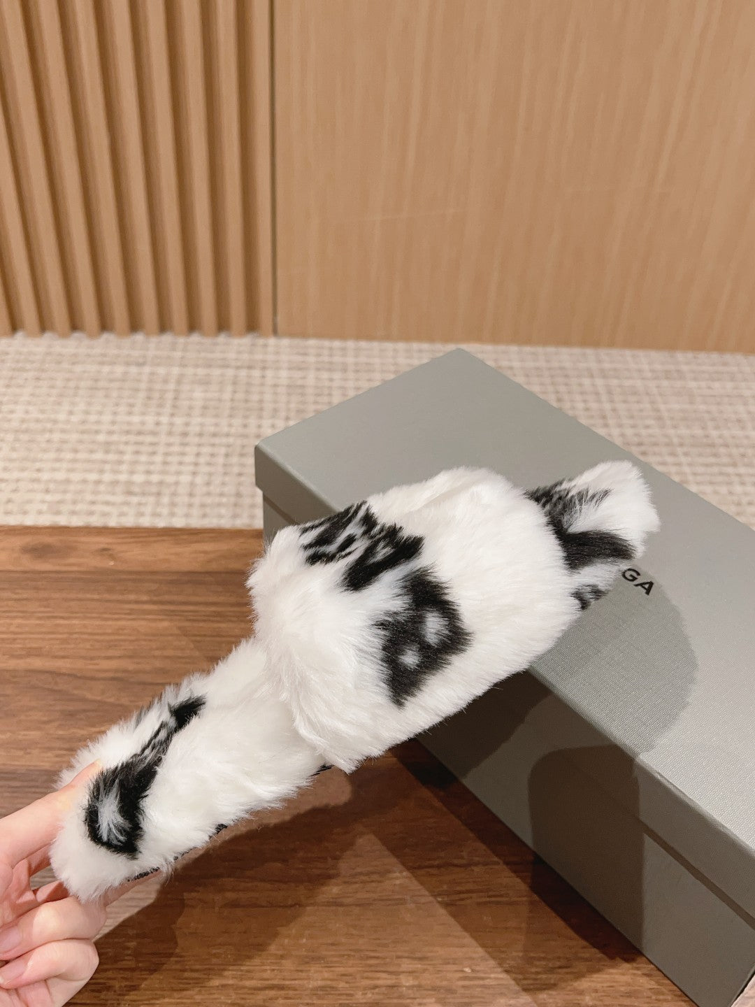 LAMB WOOL SLIPPER WHITE MIX BLACK - 35