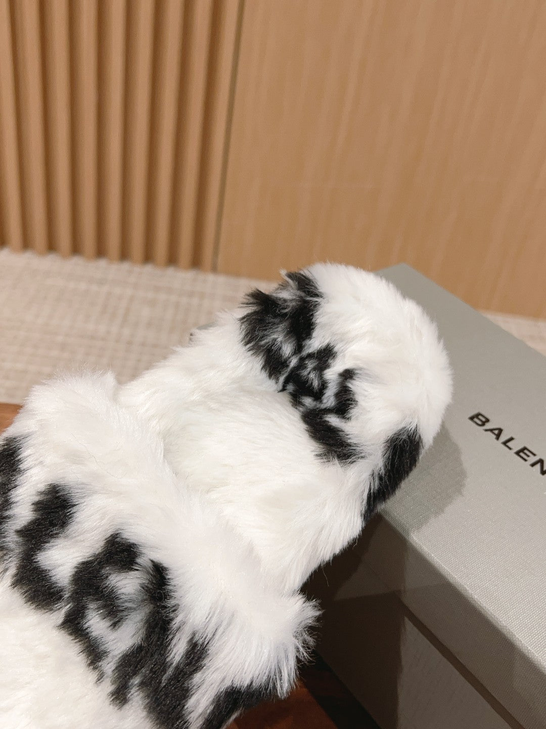 LAMB WOOL SLIPPER WHITE MIX BLACK - 35