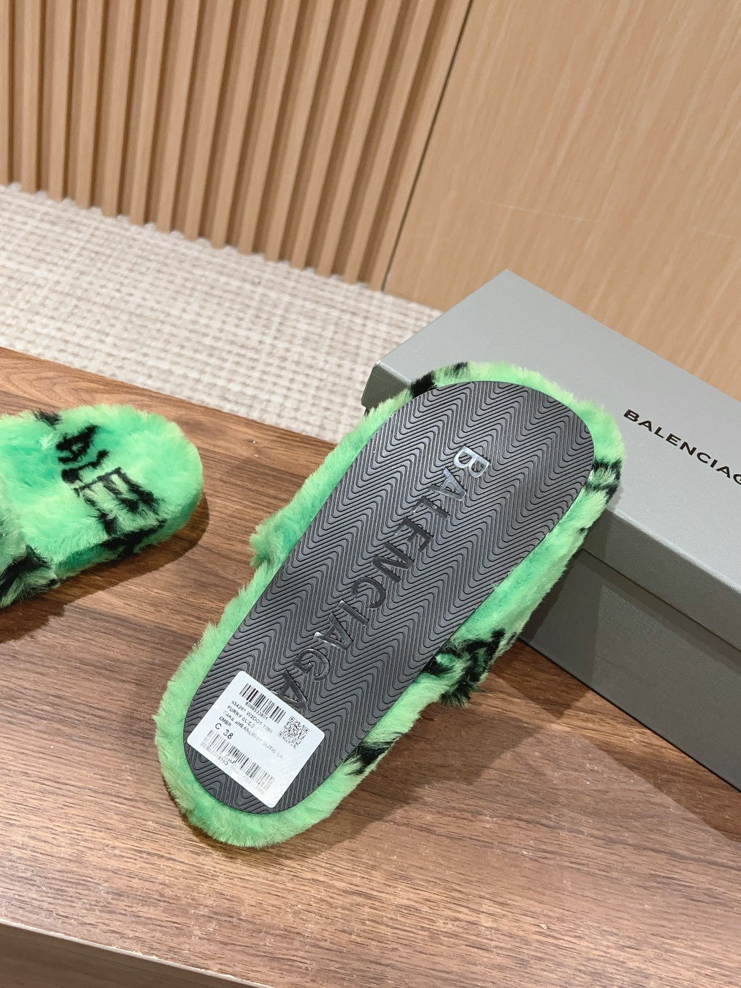 LAMB WOOL SLIPPER GREEN AND BLACK - 35