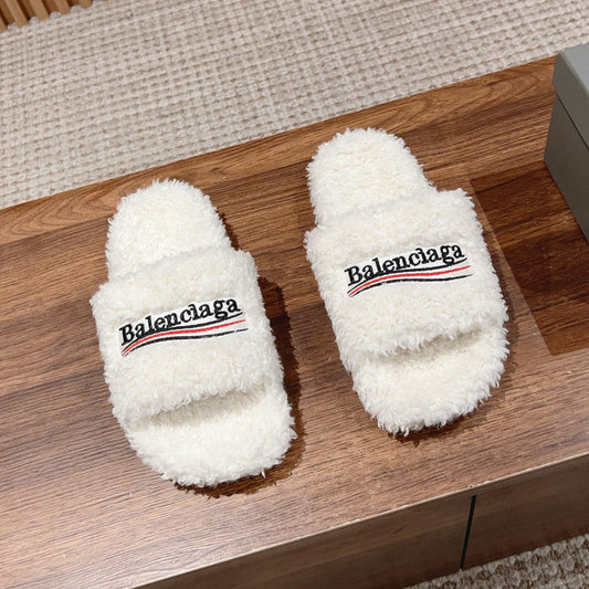 FURRY SLIDES IN WHITE CURLY SHEARLING - 35