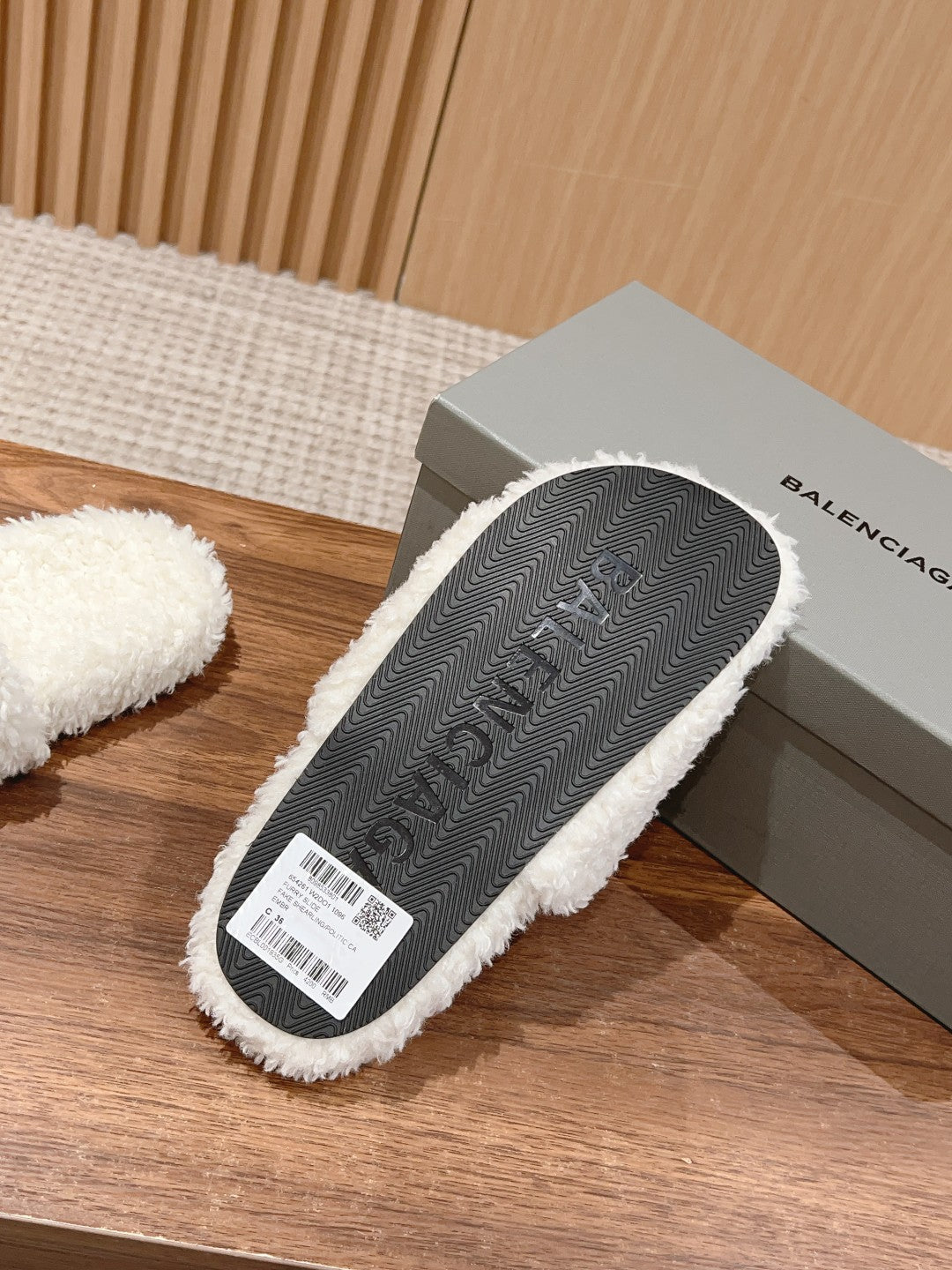 FURRY SLIDES IN WHITE CURLY SHEARLING - 35