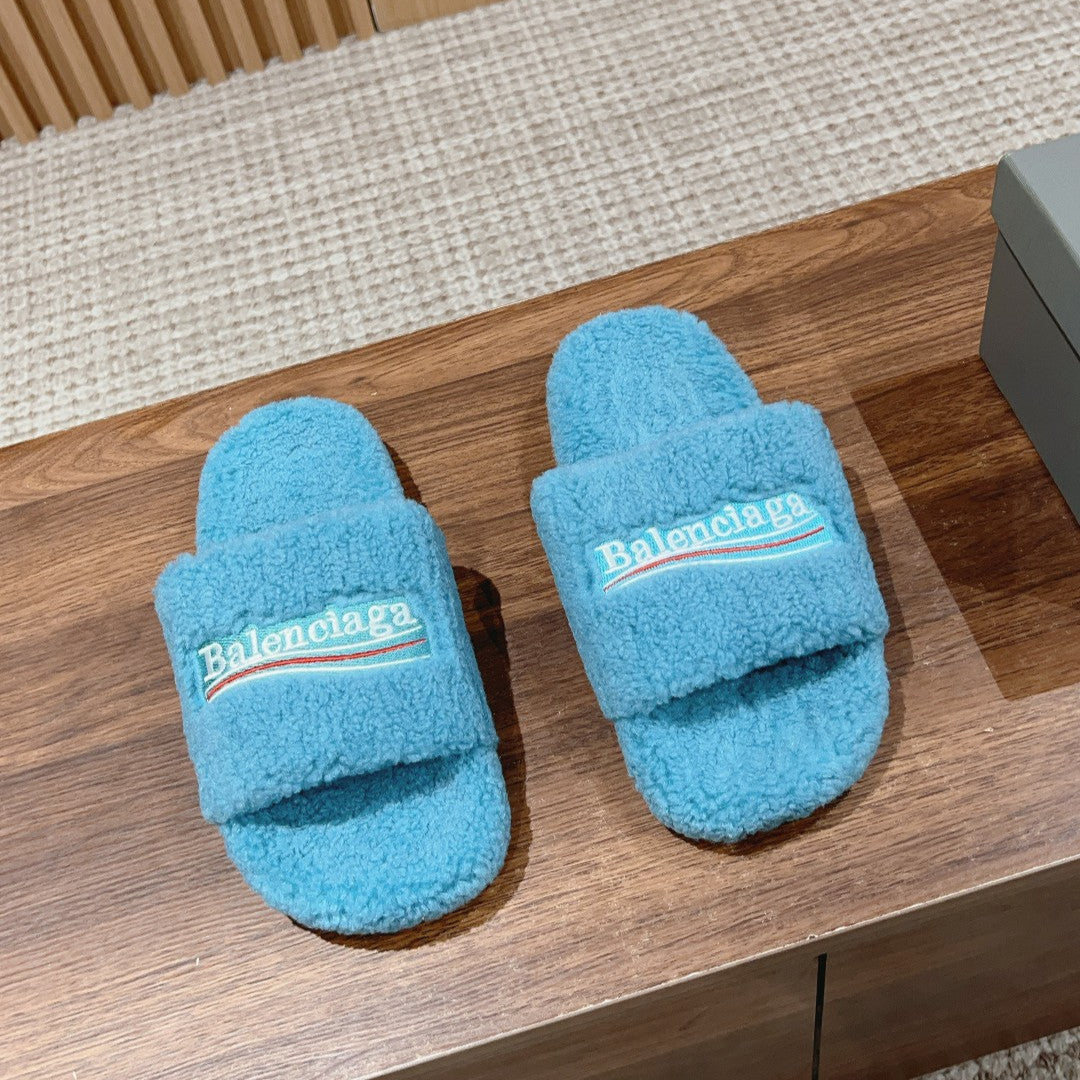 FURRY SLIDES IN SKY BLUE CURLY SHEARLING - 35