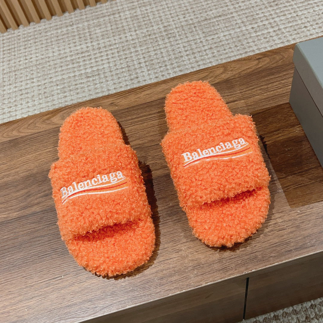 FURRY SLIDES IN ORANGE CURLY SHEARLING - 35
