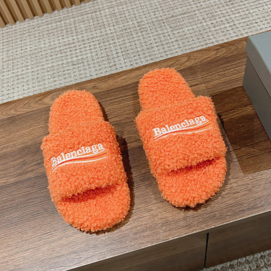 FURRY SLIDES IN ORANGE CURLY SHEARLING - 35