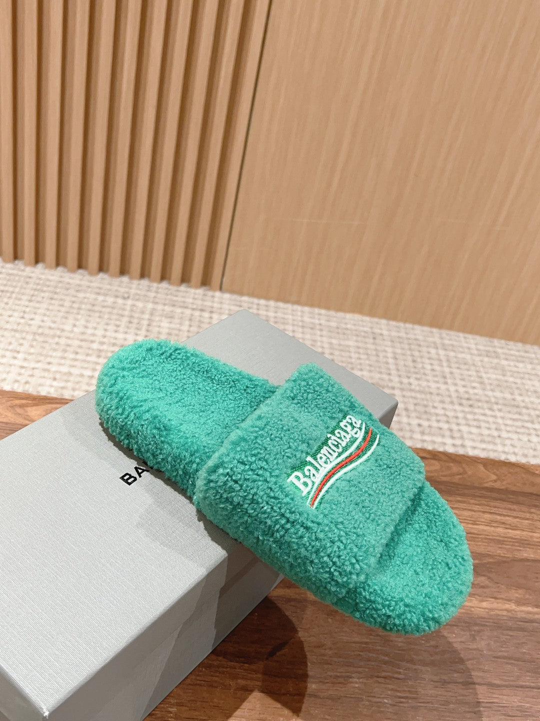 FURRY SLIDES IN TURQUOISE CURLY SHEARLING - 35