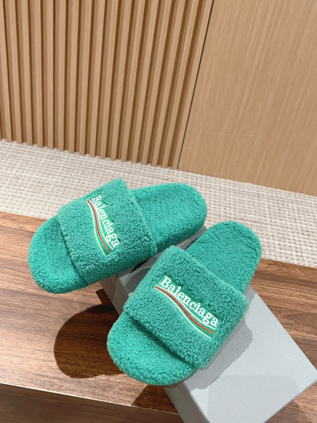 FURRY SLIDES IN TURQUOISE CURLY SHEARLING - 35
