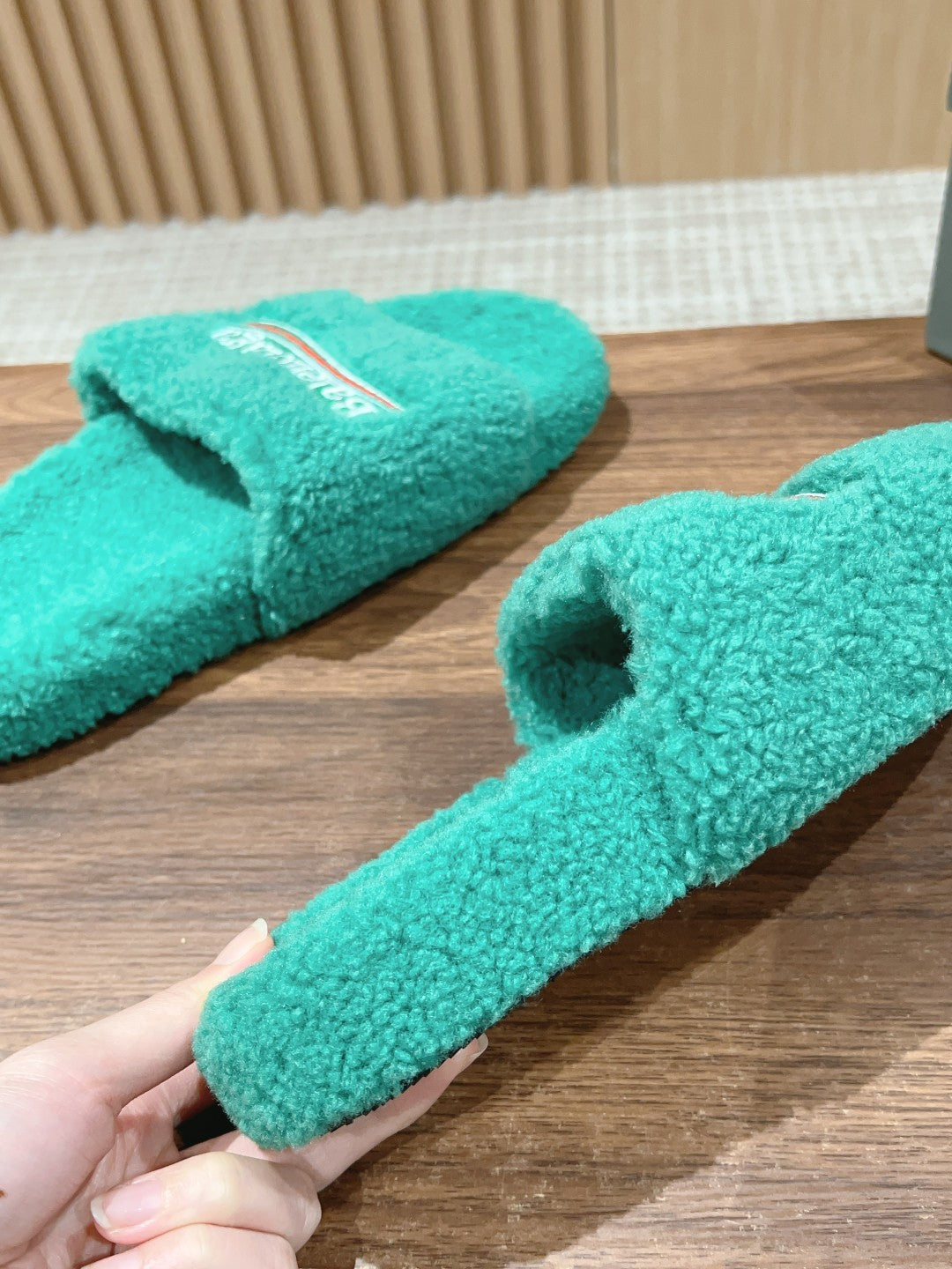 FURRY SLIDES IN TURQUOISE CURLY SHEARLING - 35