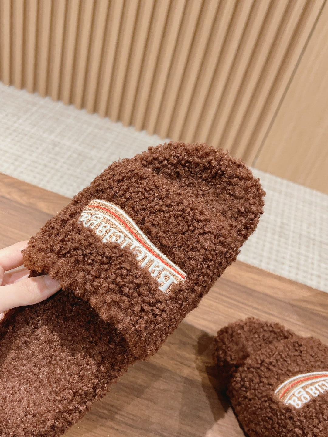 FURRY SLIDES IN BROWN CURLY SHEARLING - 35