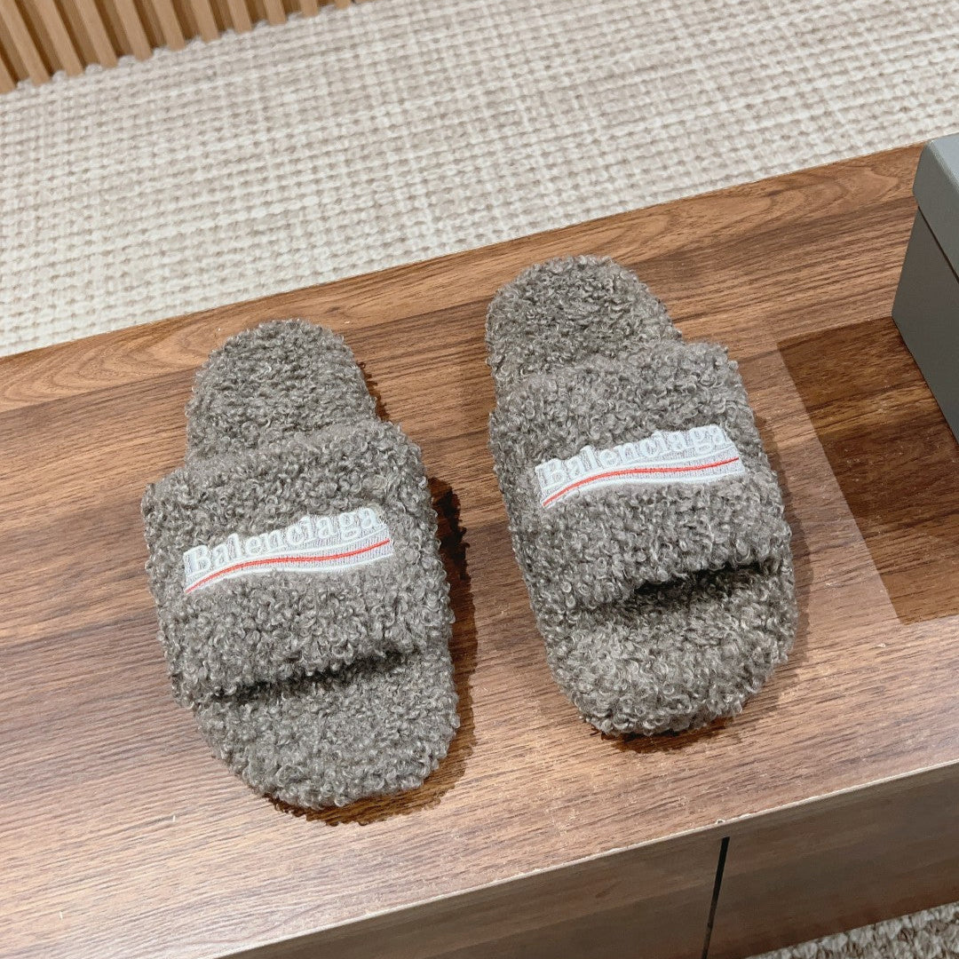 FURRY SLIDES IN GRAY CURLY SHEARLING - 35