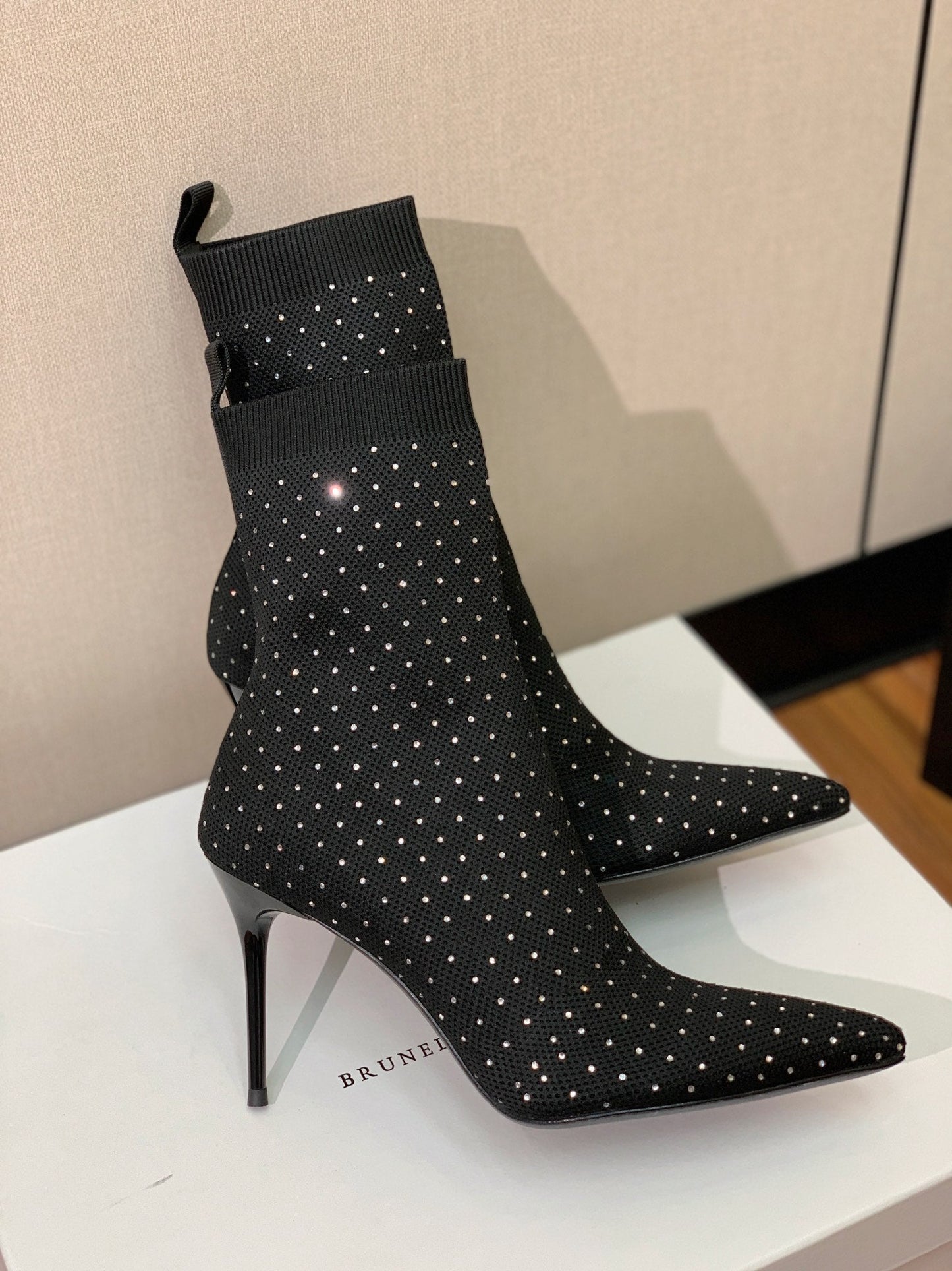 ЧОБОТИ BALMAIN 26S 105 ММ З ЧОРНОГО МАТЕРІАЛУ FLYKNIT, ОЗДОБЛЕНІ КАМІННЯМ. МОДЕЛЬ 21