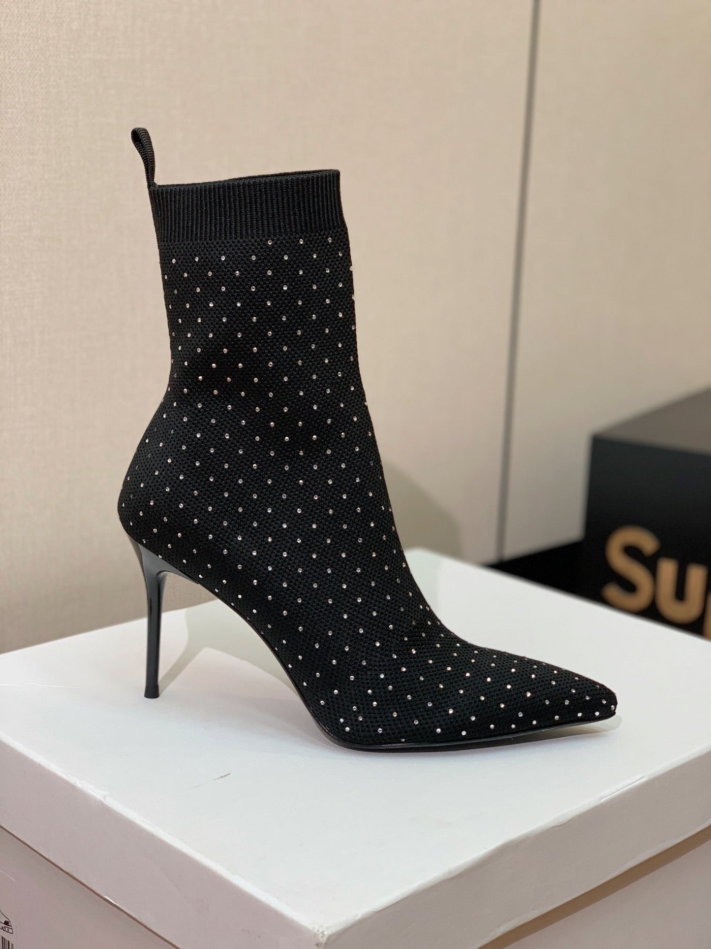 ЧОБОТИ BALMAIN 26S 105 ММ З ЧОРНОГО МАТЕРІАЛУ FLYKNIT, ОЗДОБЛЕНІ КАМІННЯМ. МОДЕЛЬ 21