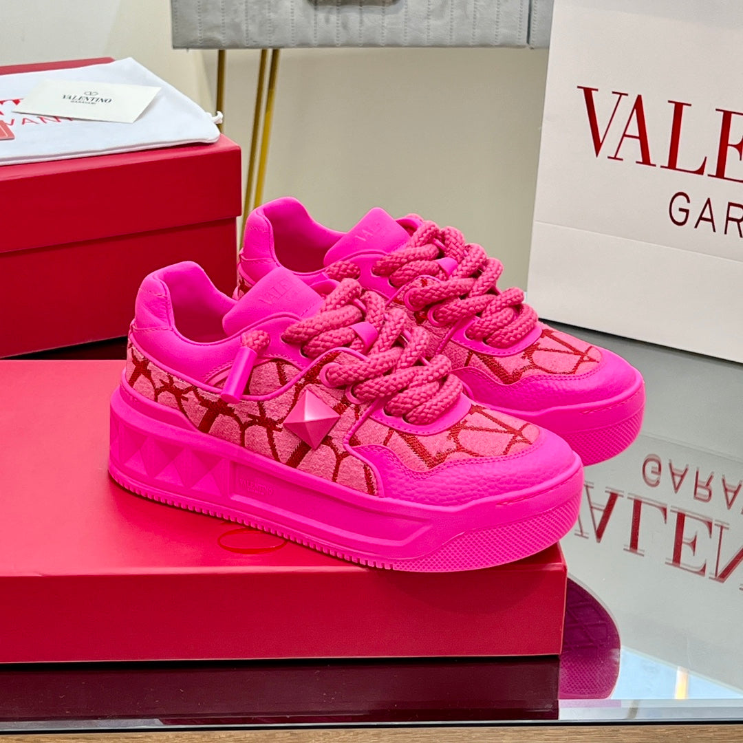 VALENTINO 25S GARAVANI ONE STUD XL PLATFORM SNEAKERS IN PINK LAMBSKIN AND FABRIC - 35