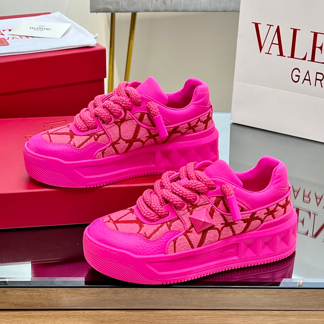 VALENTINO 25S GARAVANI ONE STUD XL PLATFORM SNEAKERS IN PINK LAMBSKIN AND FABRIC - 35