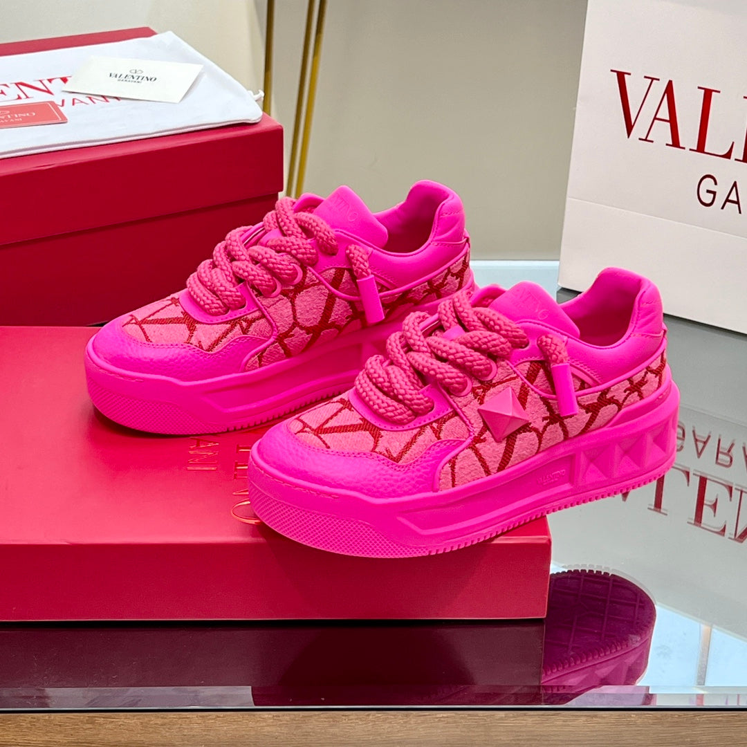 VALENTINO 25S GARAVANI ONE STUD XL PLATFORM SNEAKERS IN PINK LAMBSKIN AND FABRIC - 35