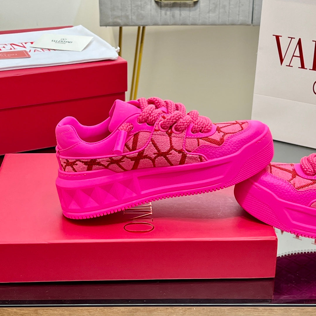 VALENTINO 25S GARAVANI ONE STUD XL PLATFORM SNEAKERS IN PINK LAMBSKIN AND FABRIC - 35