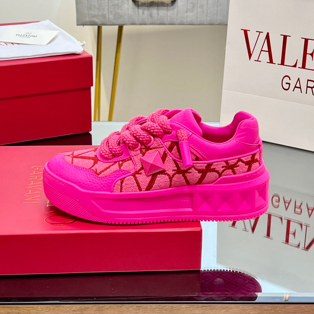 VALENTINO 25S GARAVANI ONE STUD XL PLATFORM SNEAKERS IN PINK LAMBSKIN AND FABRIC - 35