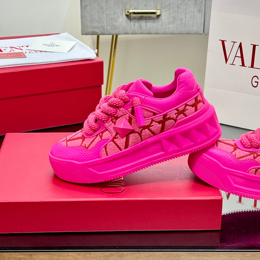VALENTINO 25S GARAVANI ONE STUD XL PLATFORM SNEAKERS IN PINK LAMBSKIN AND FABRIC - 35