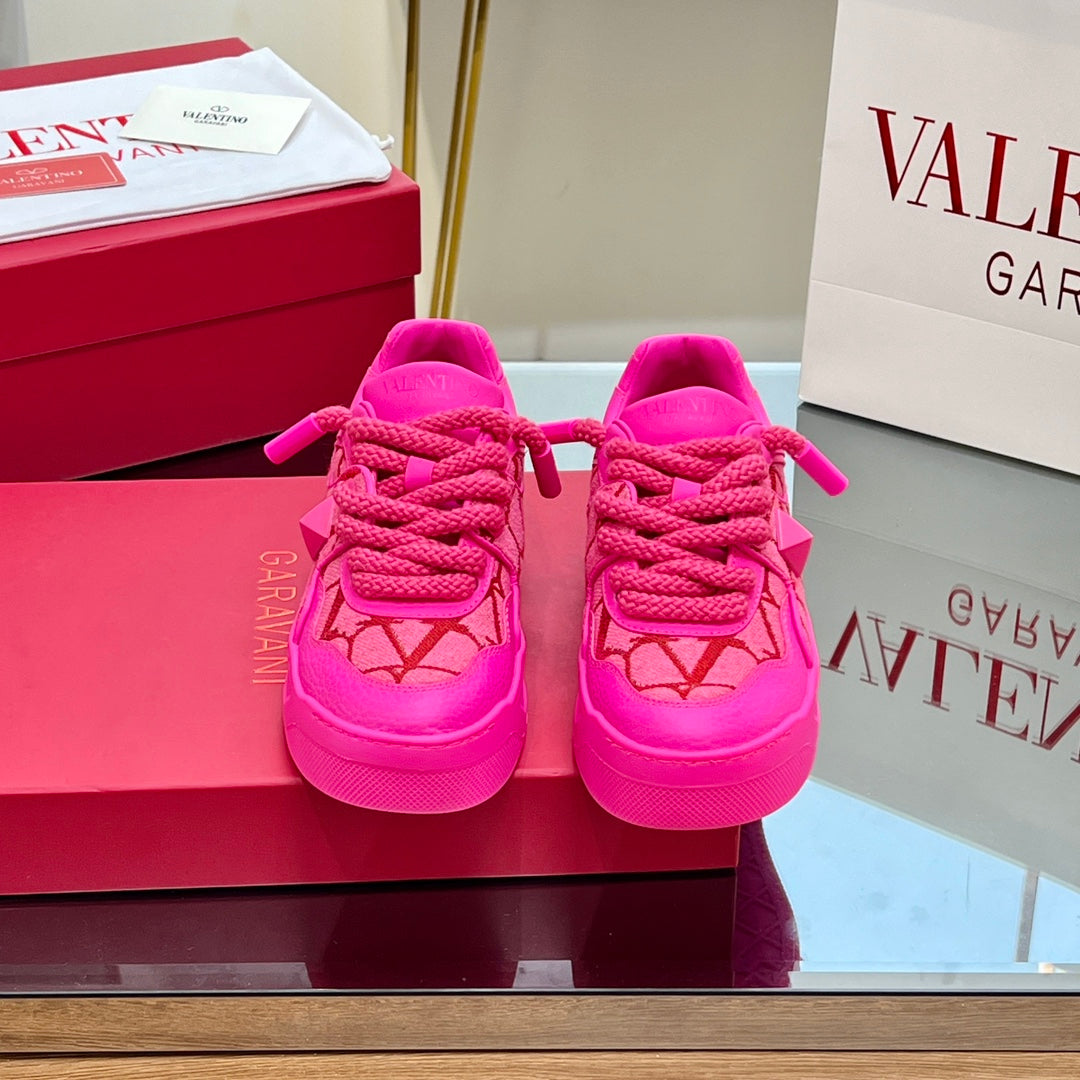 VALENTINO 25S GARAVANI ONE STUD XL PLATFORM SNEAKERS IN PINK LAMBSKIN AND FABRIC - 35