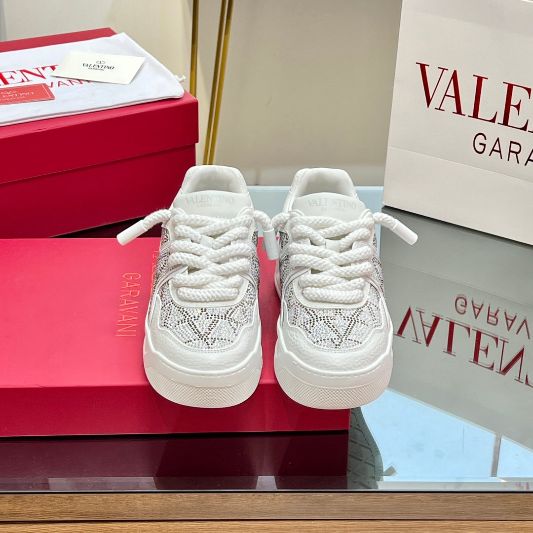 VALENTINO 25S GARAVANI ONE STUD XL PLATFORM SNEAKERS IN WHITE LAMBSKIN STONE-EMBELLISHED - 35