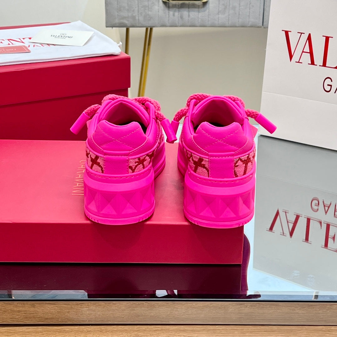 VALENTINO 25S GARAVANI ONE STUD XL PLATFORM SNEAKERS IN PINK LAMBSKIN AND FABRIC - 35