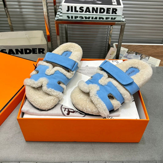 CHYPRE SLIPPERS IN BEIGE LAMB WOOL AND OCEAN BLUE SUEDE - 35