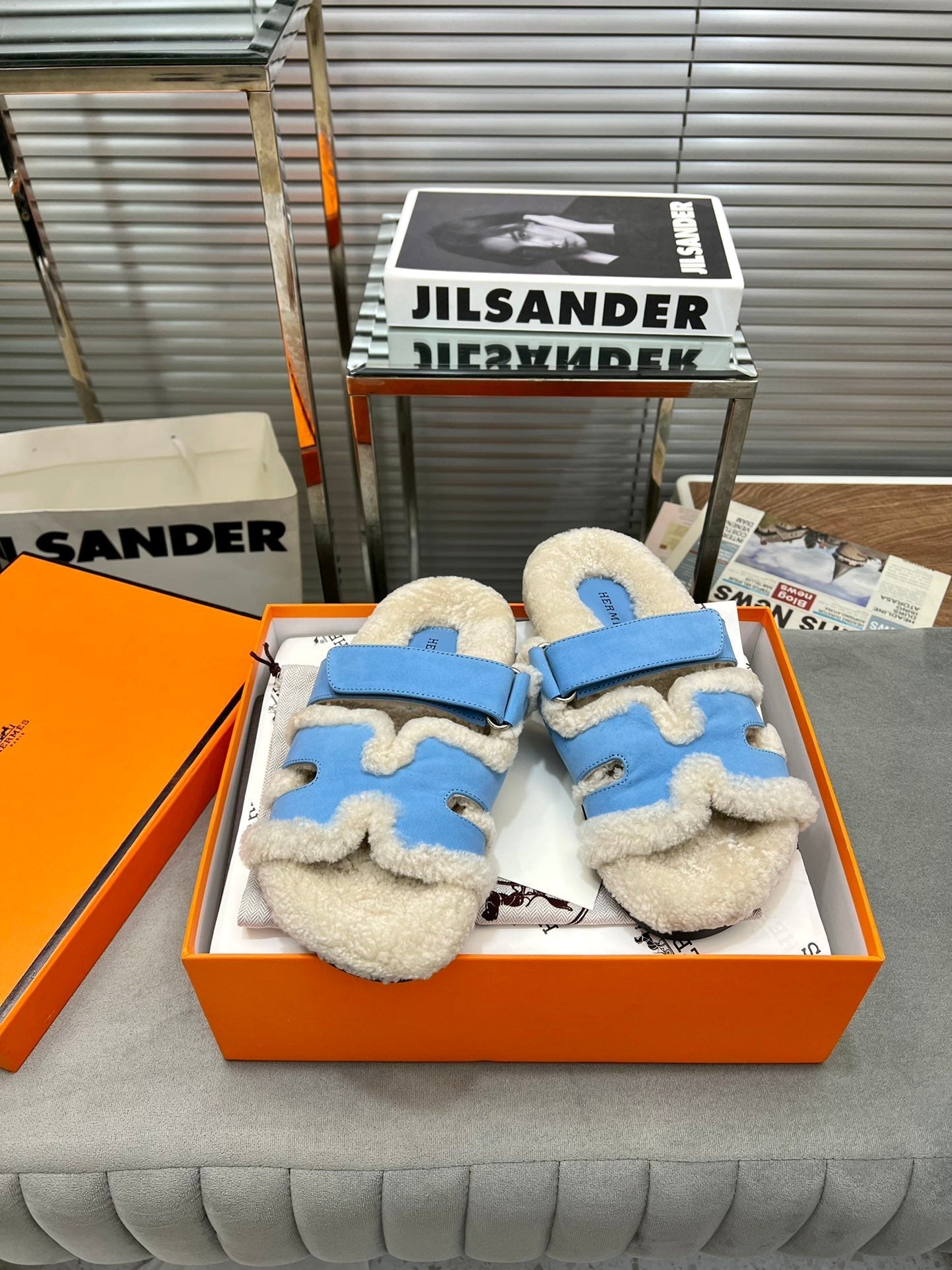 CHYPRE SLIPPERS IN BEIGE LAMB WOOL AND OCEAN BLUE SUEDE - 35