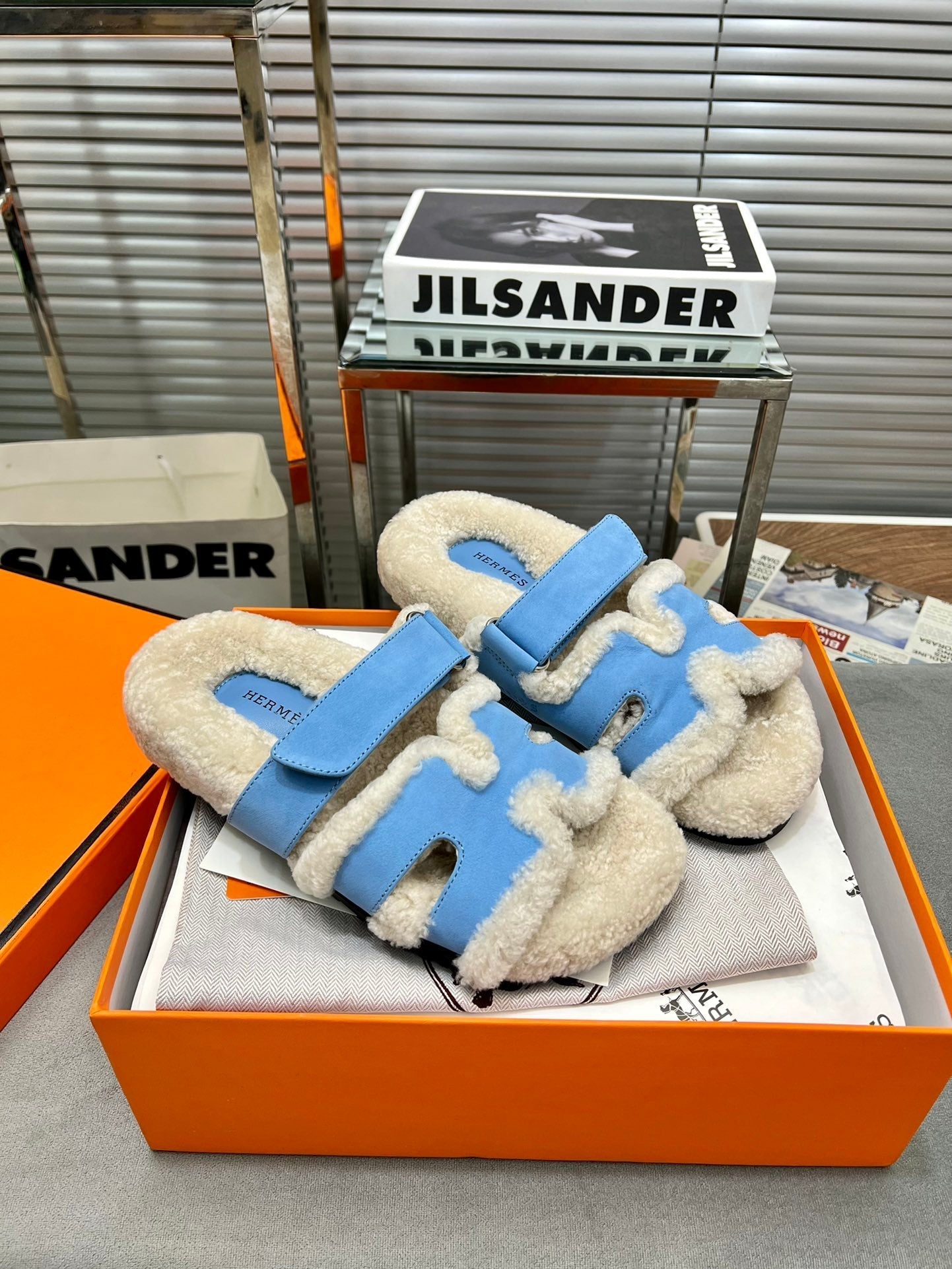 CHYPRE SLIPPERS IN BEIGE LAMB WOOL AND OCEAN BLUE SUEDE - 35