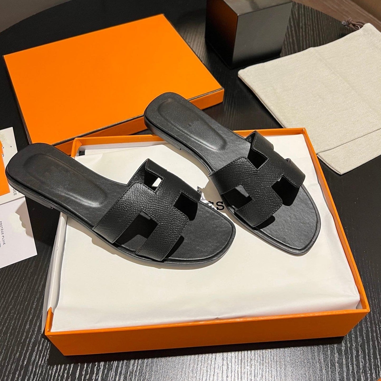 0RAN SANDAL Leather Black - 35