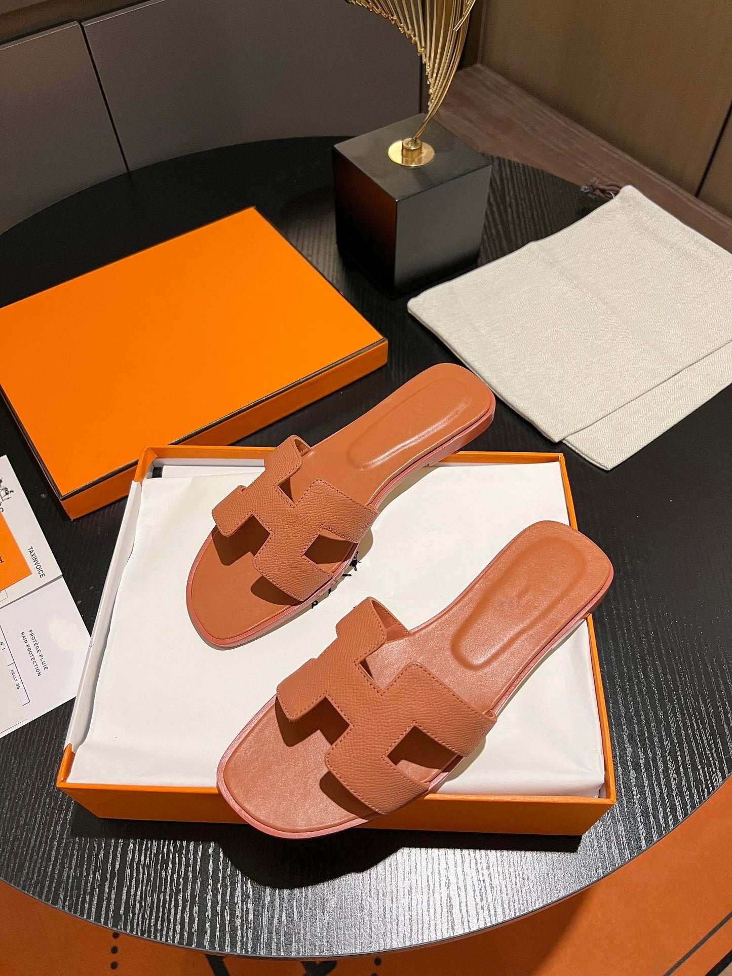 0RAN SANDAL Leather Carrot - 35