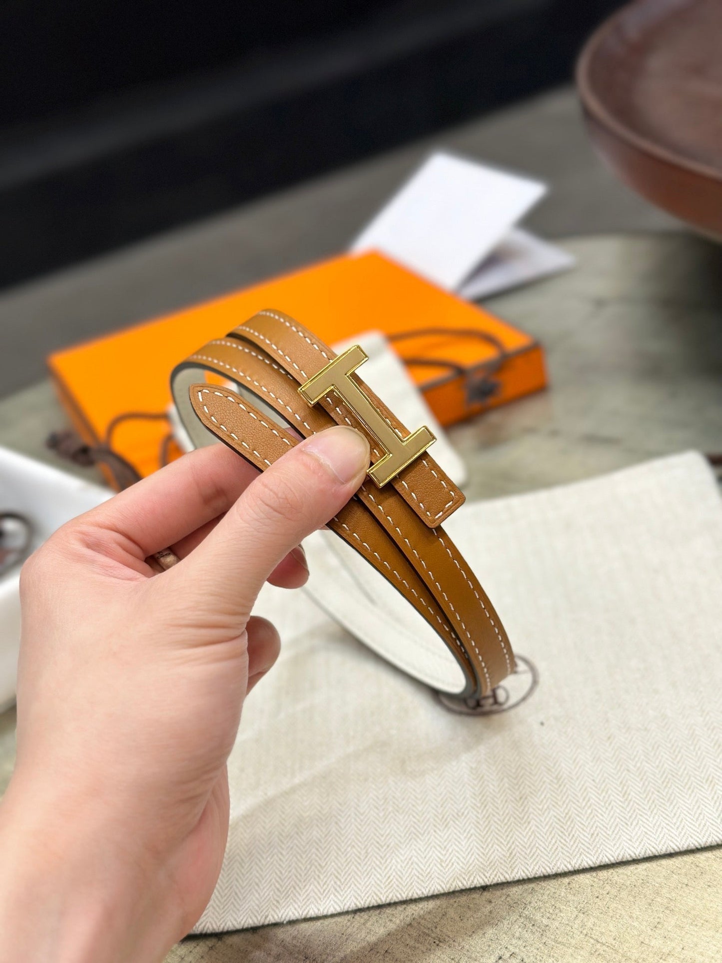 HM FOCUS BUCKLE & REVERSIBLE BRONZE BROWN AND WHITE LEATHER STRAP 13MM GOLD HARDWARE - 30