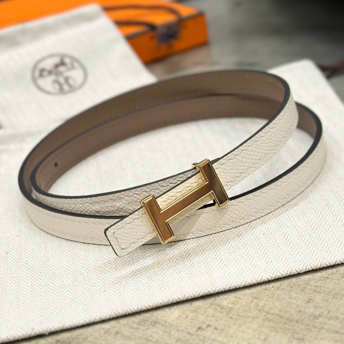 HM FOCUS BUCKLE & REVERSIBLE PEANUT BROWN AND WHITE LEATHER STRAP 13MM GOLD HARDWARE - 30